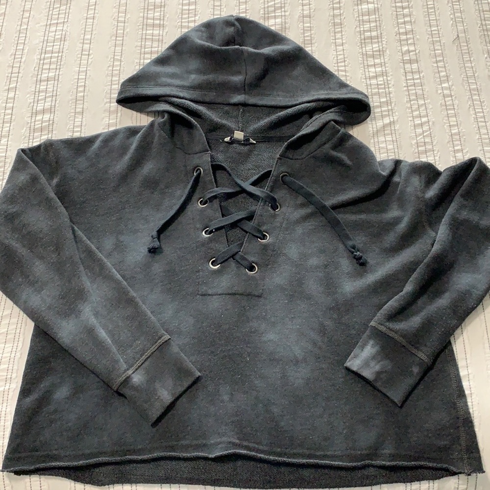 Light cropped hoodie